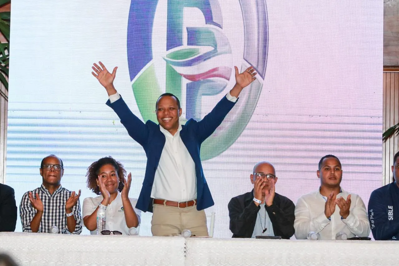 País Posible celebra su séptimo aniversario con ofrenda floral y misa