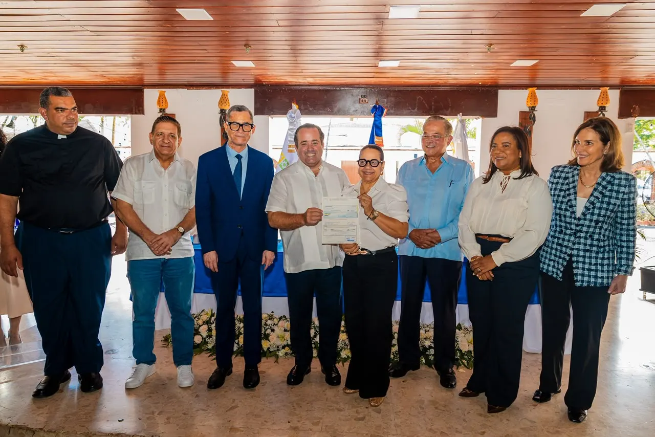 Gobierno entrega RD$360 millones a empleados cesantes y pensionados de Falconbridge
