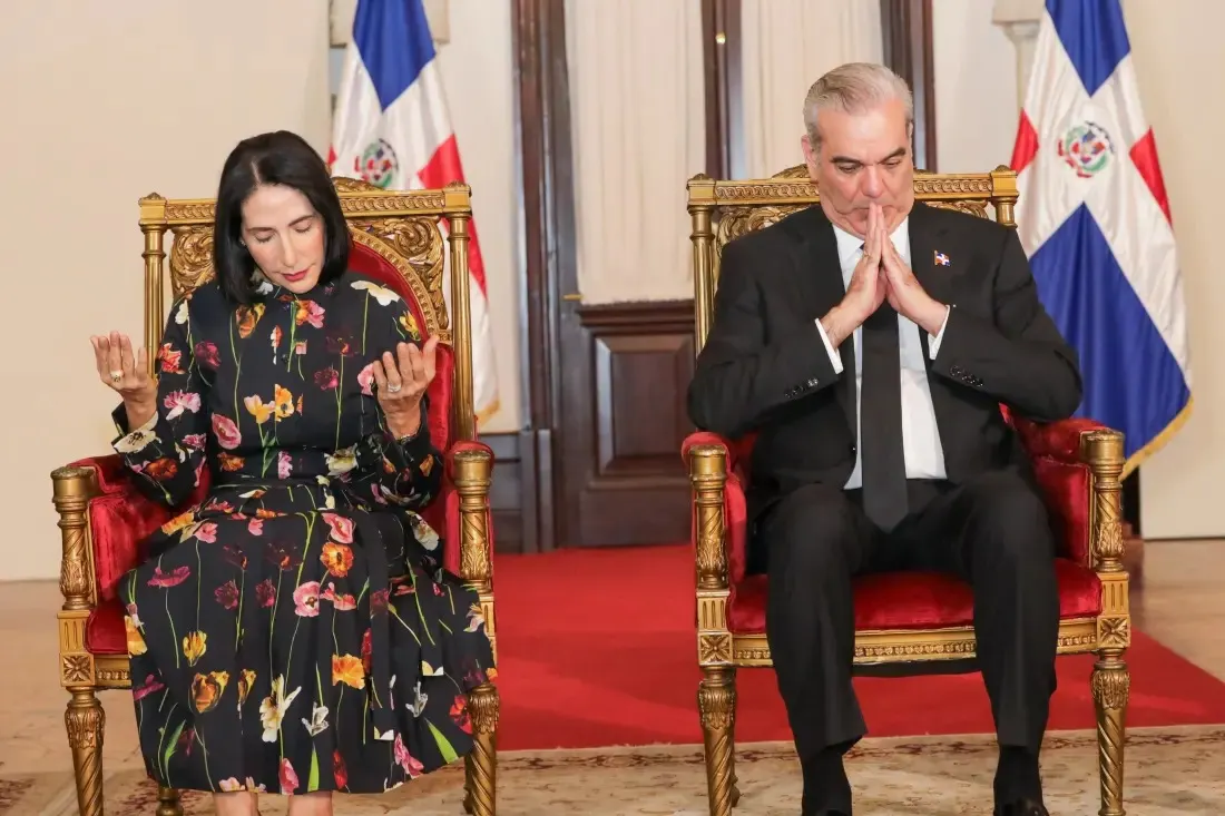 Abinader oró en acto oficial por la salud de Roberto Santana