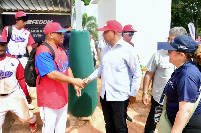 Embajador de Cuba anima a su equipo tras derrota en Premundial U18