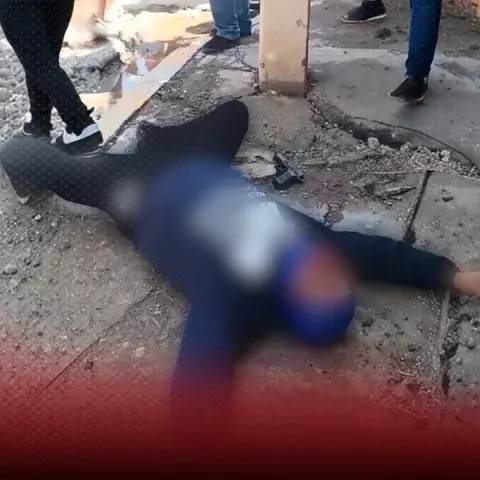 Dos menores matan a un policía en Santiago