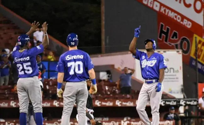 Tigres del Licey vencen a Gigantes del Cibao con 14-1