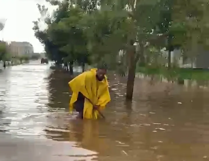 Inundaciones en Ciudad Juan Bosch por falta de mantenimiento