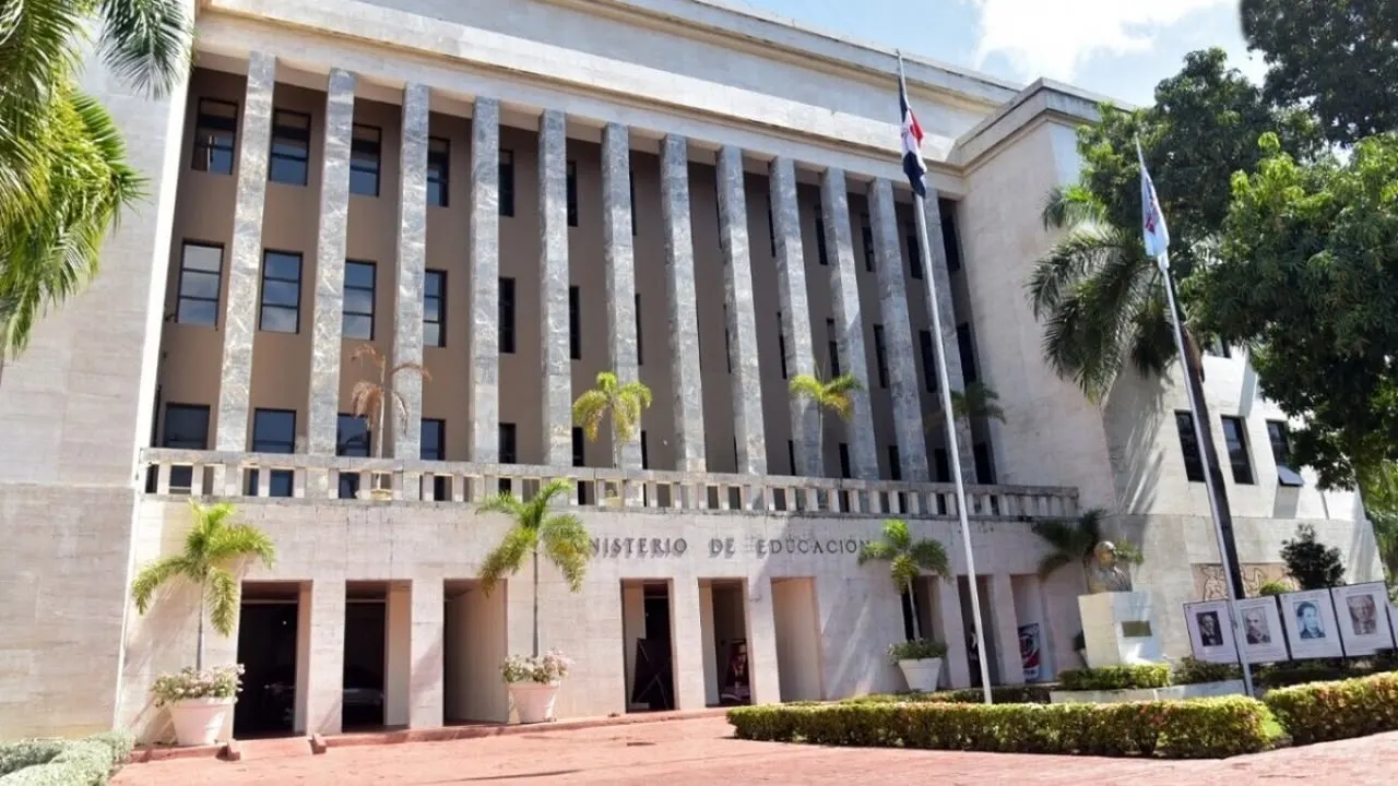 MINERD ordena medidas preventivas en escuelas por alerta amarilla