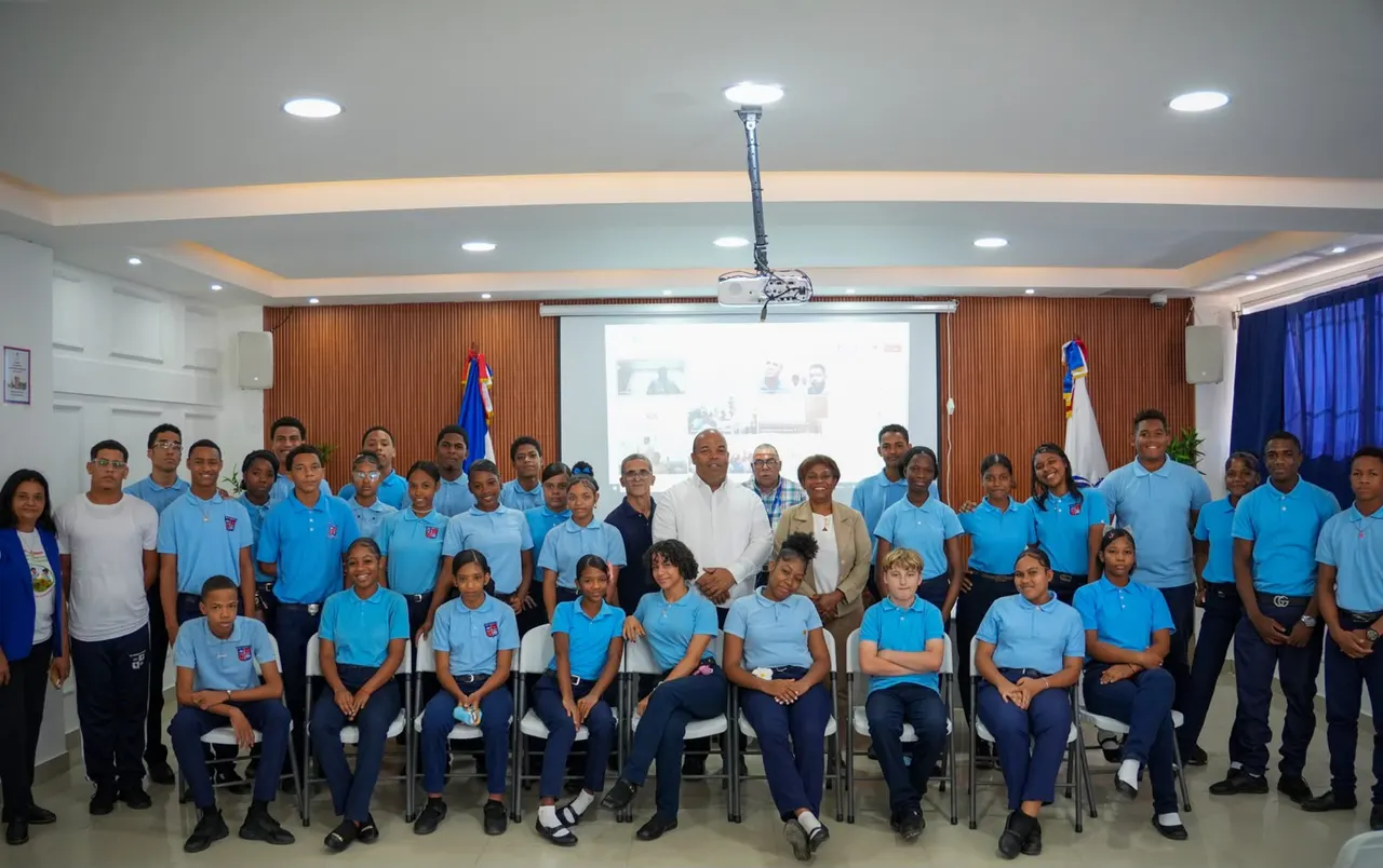 Juramentan 99 clubes STEAM en escuelas de la región 15 del MINERD