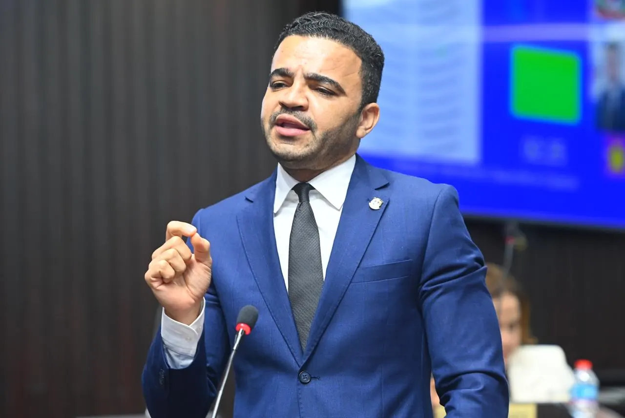Diputado Saulo Vega presenta proyectos para mejorar transporte, agua y salud en San Cristóbal