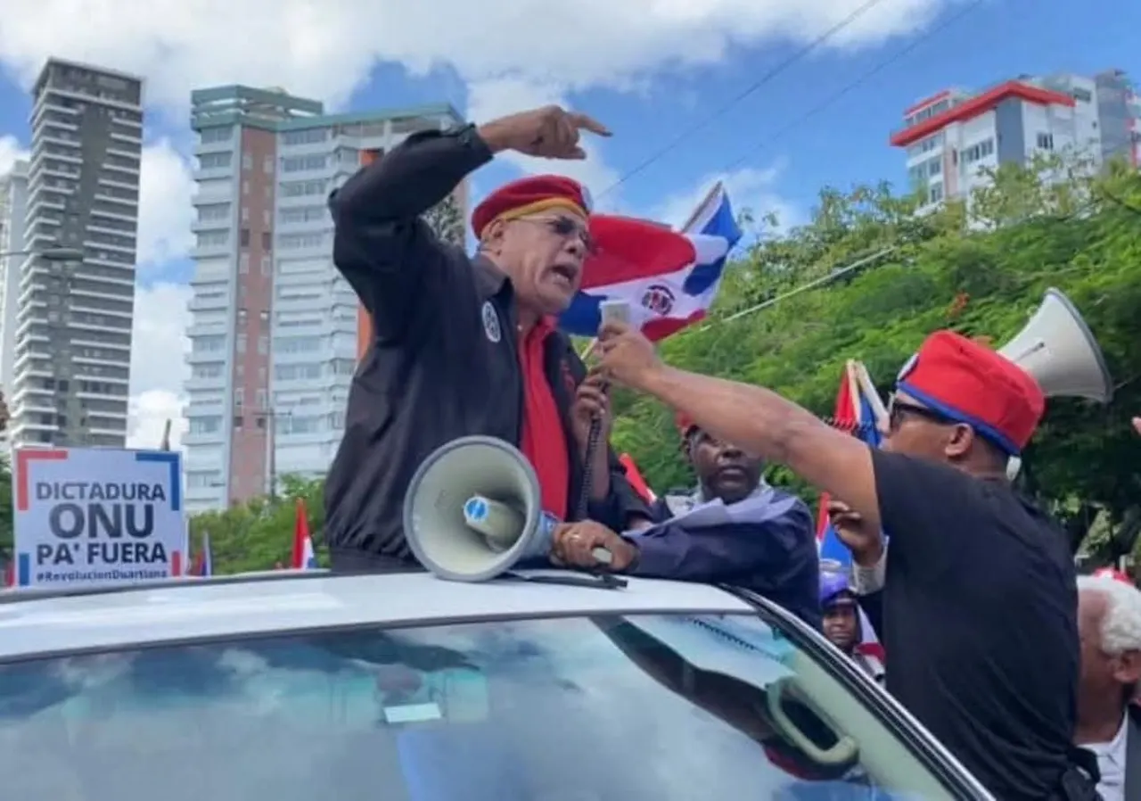 Luis 'El Gallo' rechaza campamentos para refugiados haitianos y pide continuar deportaciones