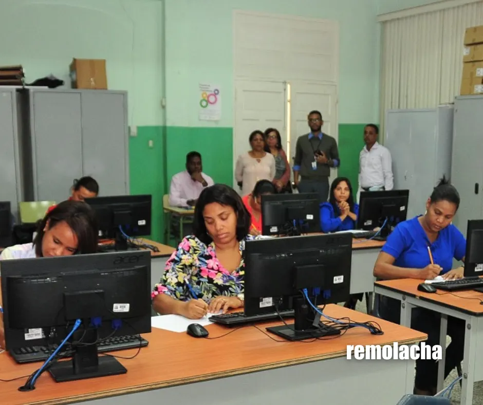 El 75.1% de docentes obtuvo calificaciones bajas en prueba de desempeño