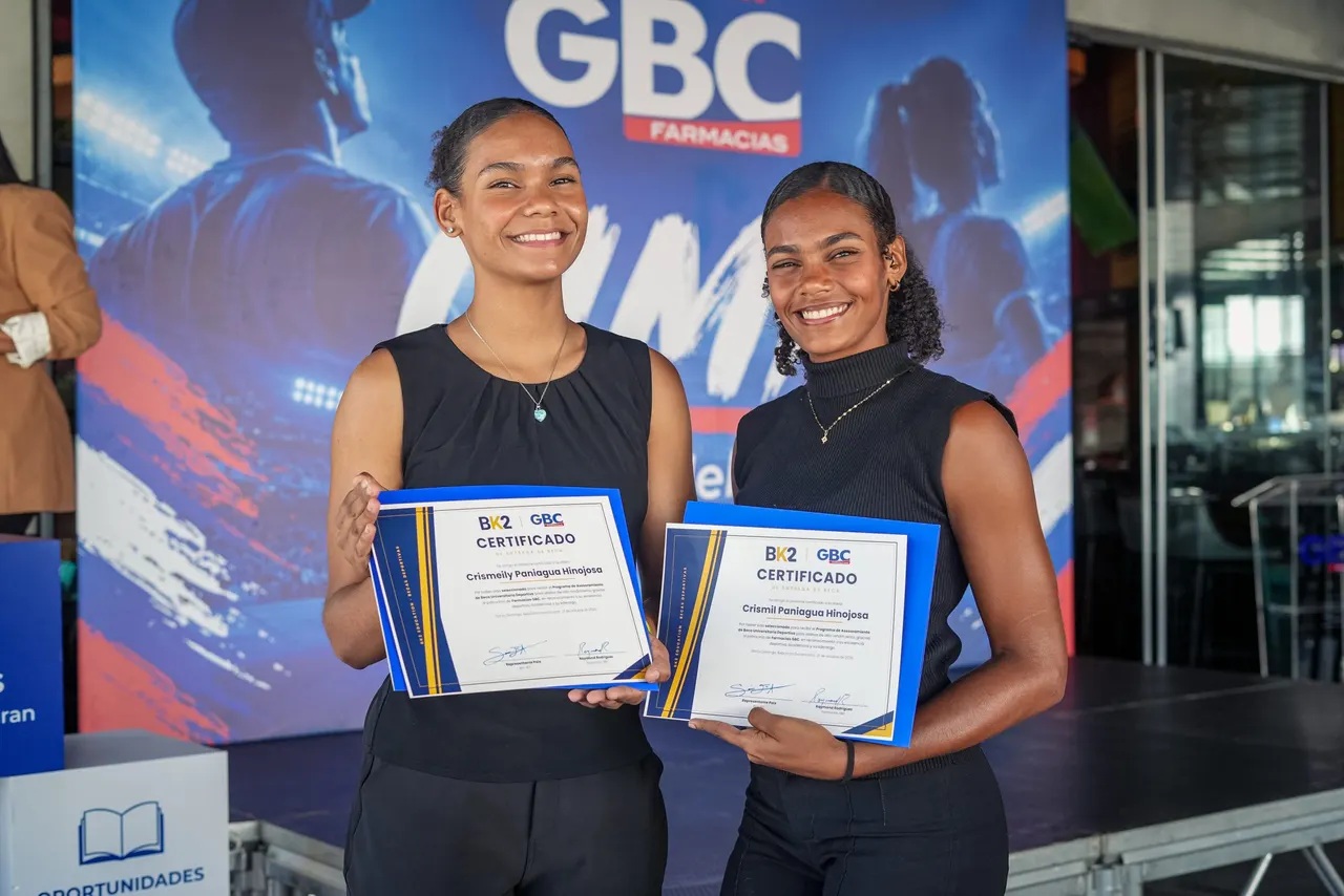 Fundación GBC entrega becas a atletas Crismeily y Crismil Paniagua