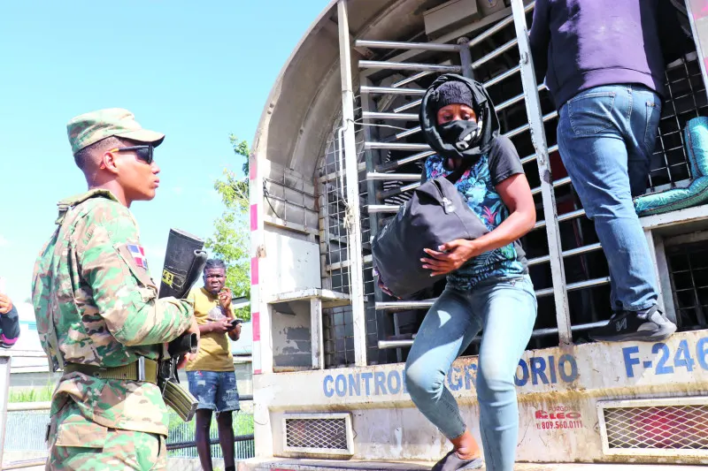 Ejército detuvo a más de 12 mil haitianos en la frontera en 26 días