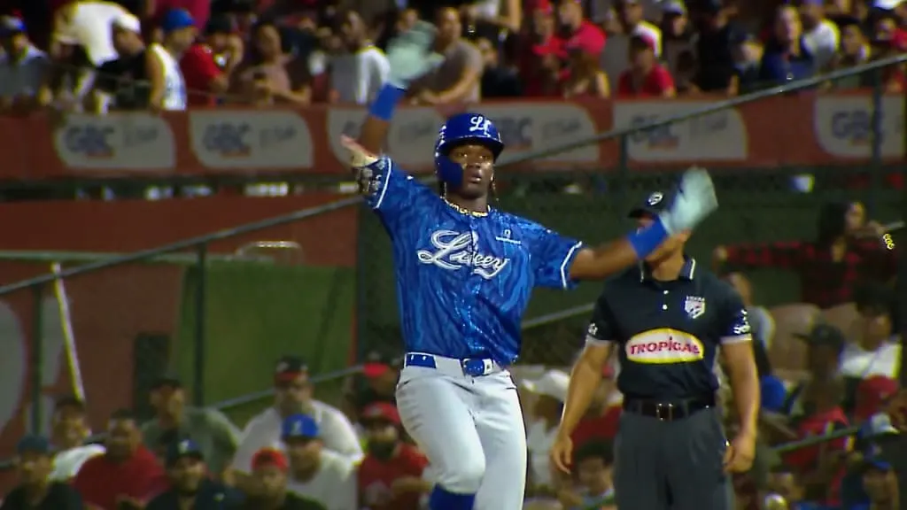 Jesús Madé impacta con cuadrangular en su debut en la pelota dominicana