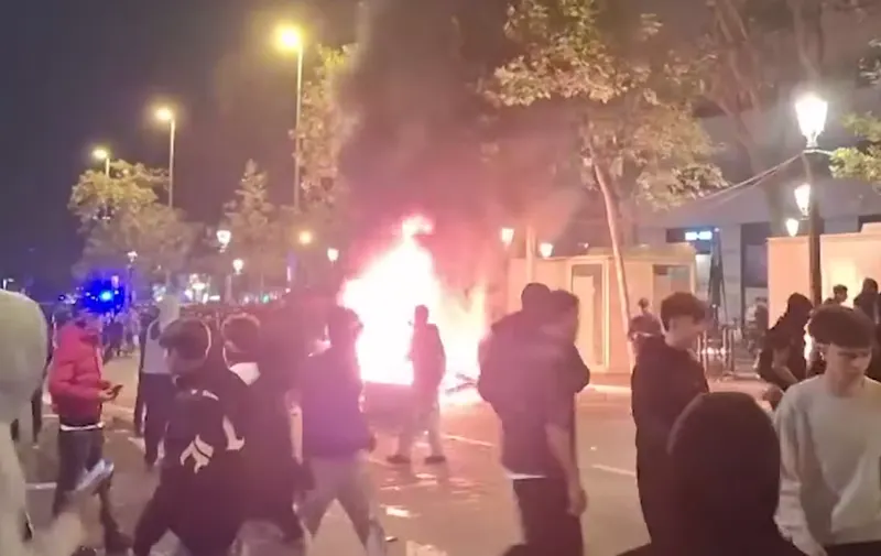 Disturbios en Barcelona dejan 128 detenidos y 15 policías heridos