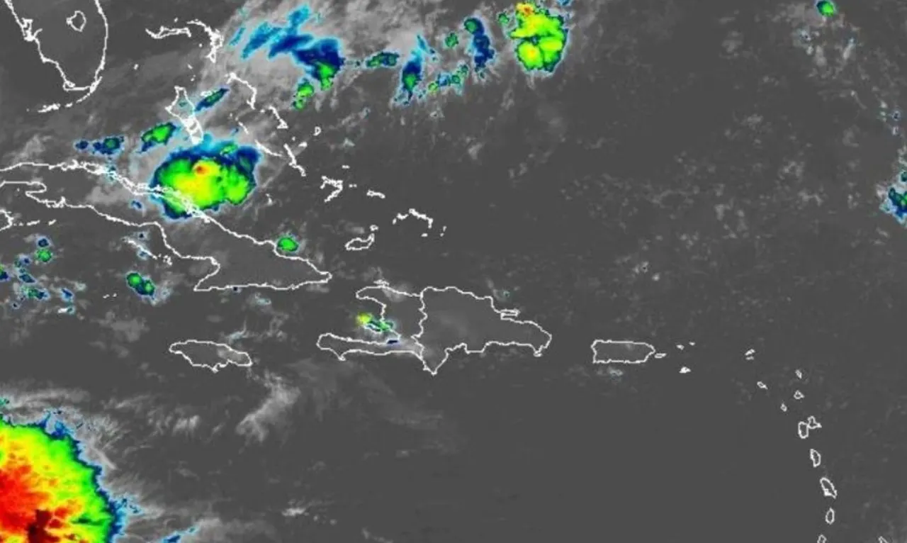 Clima dominicano seguirá caluroso con aguaceros este lunes