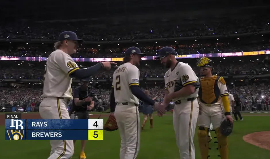 Milwaukee gana 5-4 y lidera 2-0 en la Serie Mundial