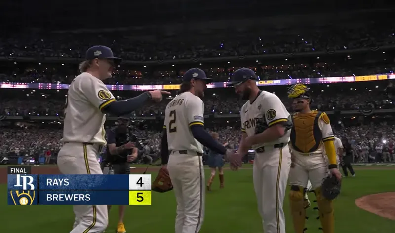 Milwaukee gana 5-4 y lidera 2-0 en la Serie Mundial