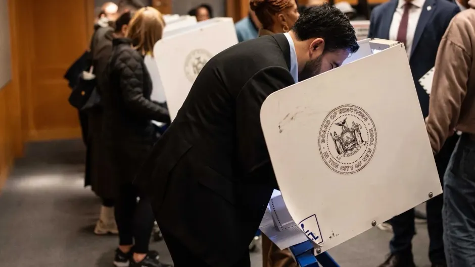 Mamdani vota de forma anticipada en Nueva York