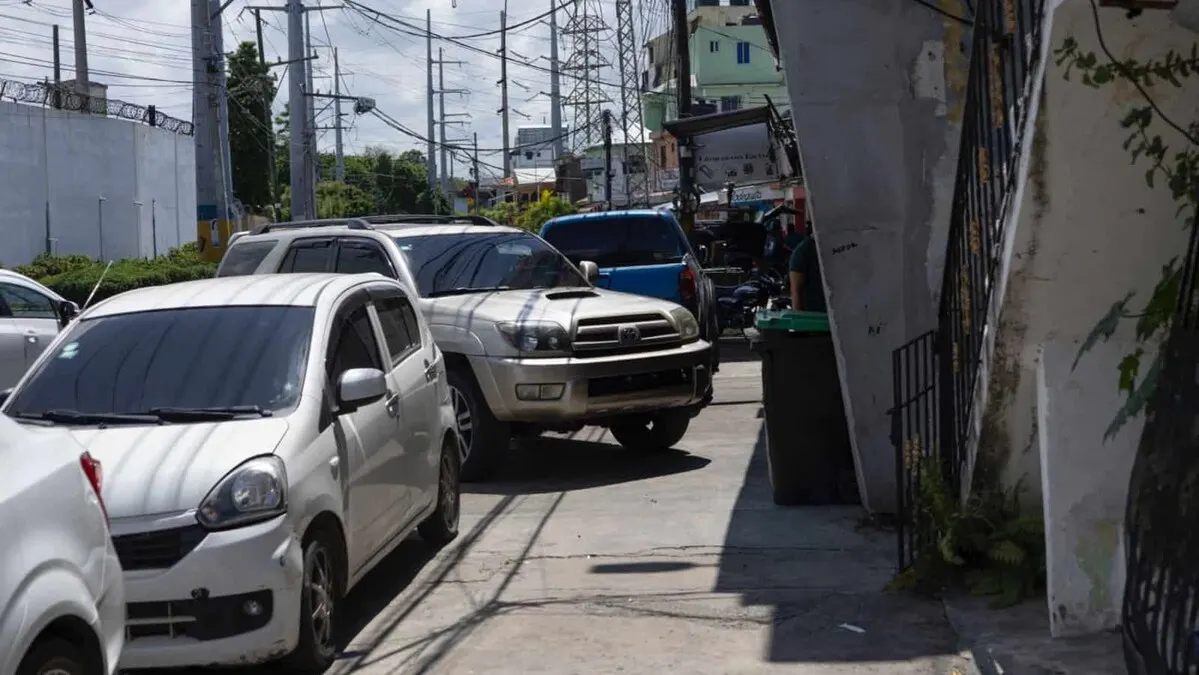 Calles y aceras del Distrito Nacional ocupadas por particulares