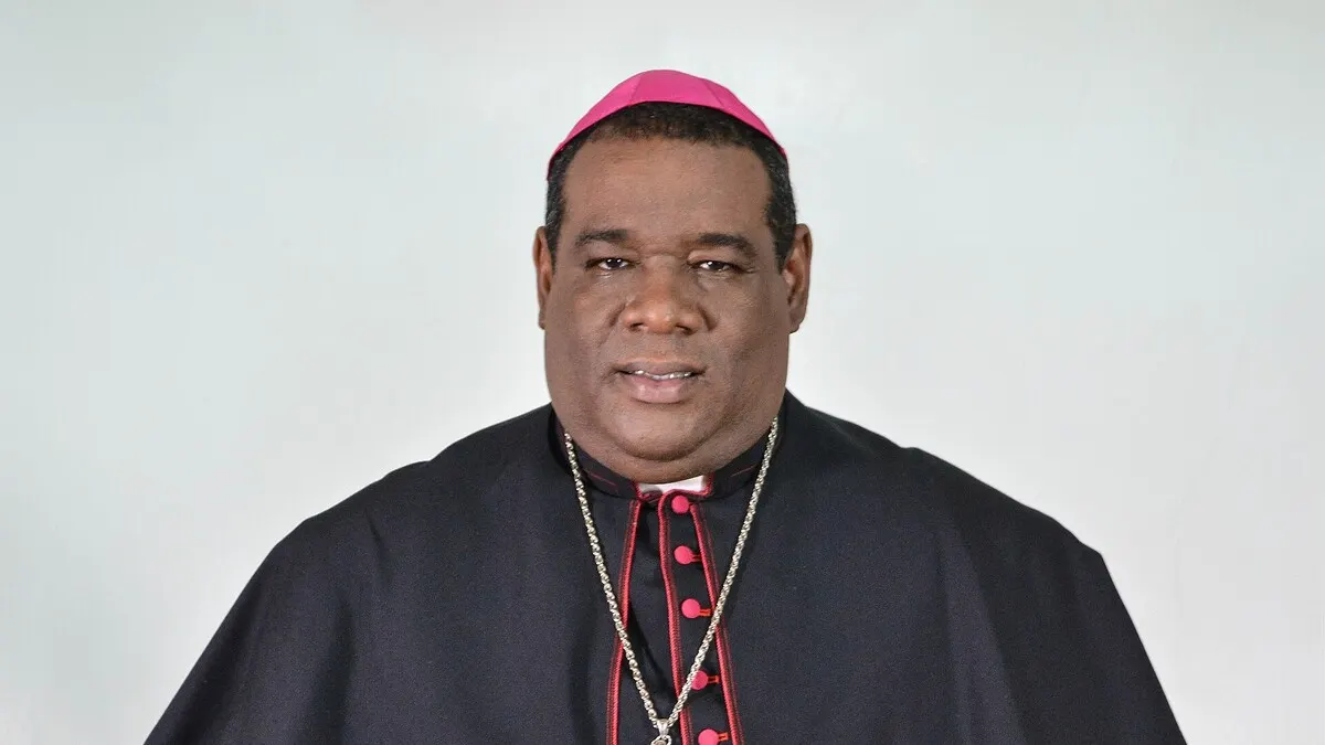 Monseñor Castro Marte recibe doctorado y reflexiona sobre educación y desarrollo