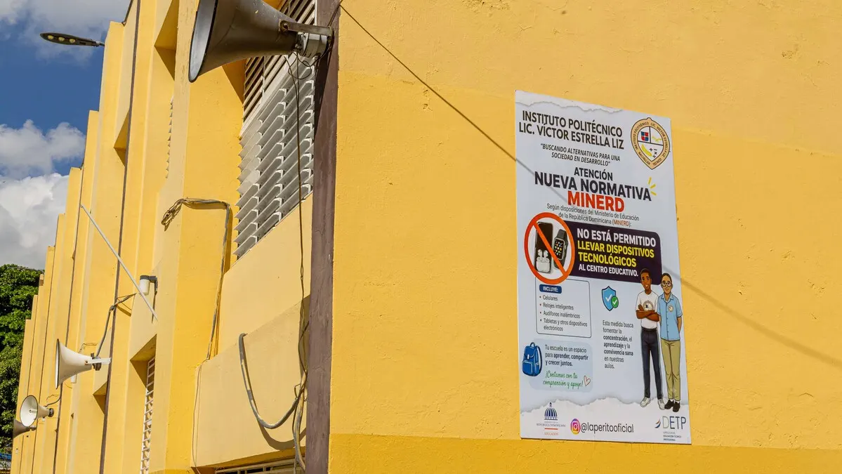 Prohibición de celulares mejora la convivencia en escuelas