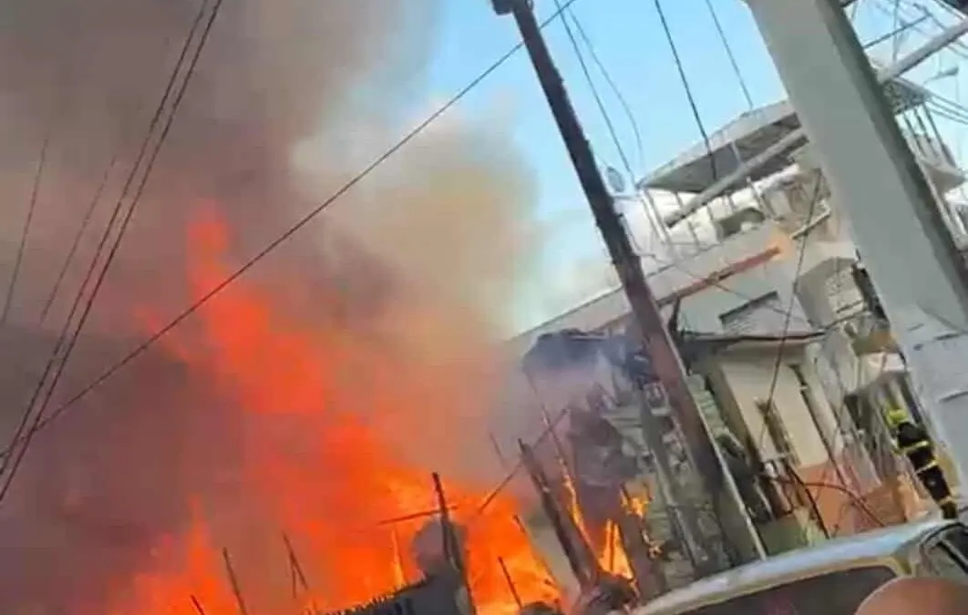 Incendio destruye cinco viviendas en Pueblo Nuevo de Santiago