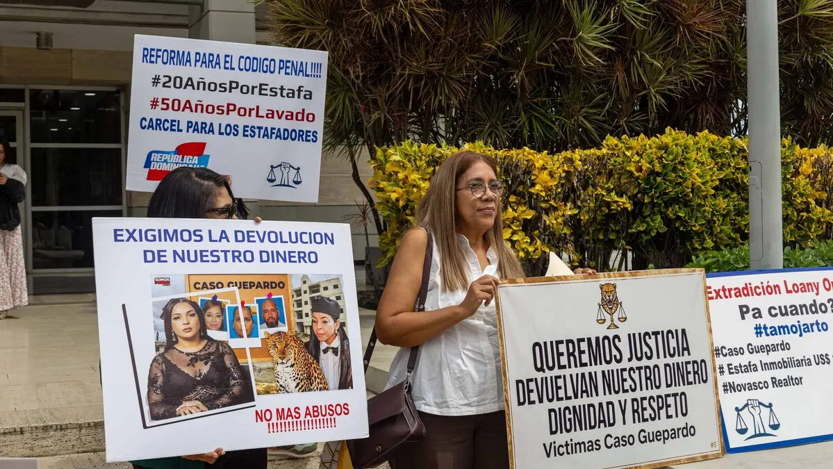 Víctimas piden acelerar extradición de acusada en estafa inmobiliaria